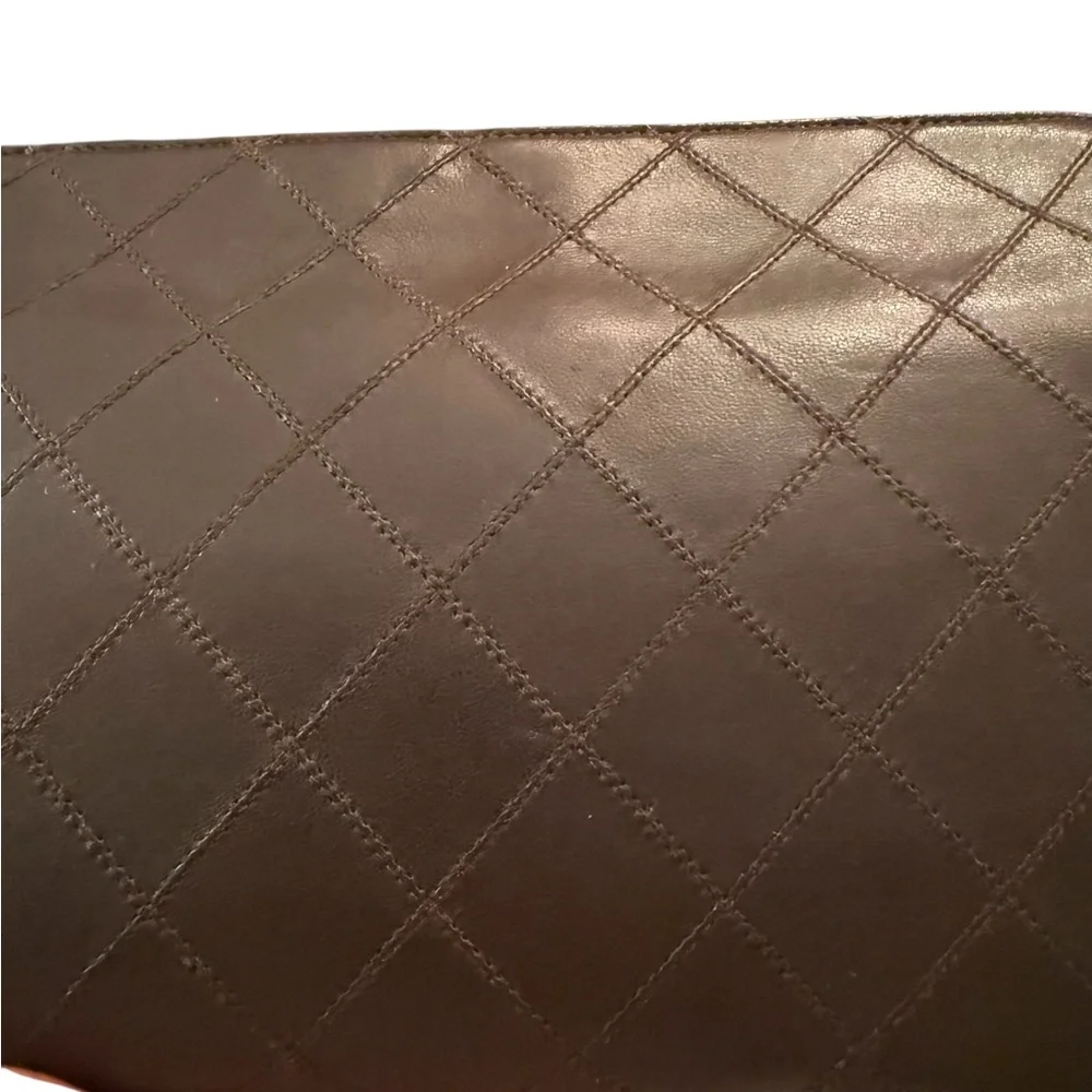 100% Authenric Chanel purse clutch in soft lambskin leather perfect condition - Picture 10 of 10